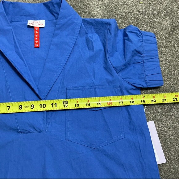 Never a Wallflower NWT Elastic Sleeve Top Size XS Blue - Picture 4 of 8